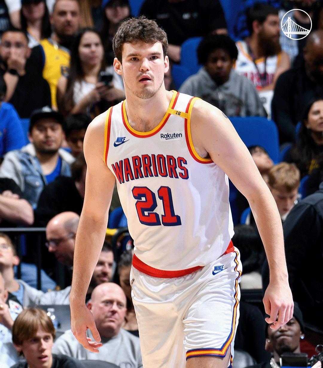 勇士新秀表现惊艳，全场观众掌声不断，需要继续.的简单介绍